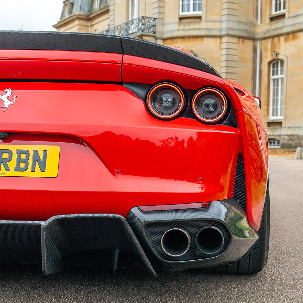 Ferrari 812 Superfast Carbon Auspuff-Abdeckung - CT Design