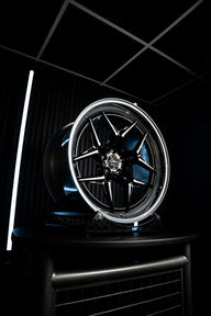 BMW M3/M4 G8x M-W 1.2 Two Piece 20"/21" - Gloss Black Felgen