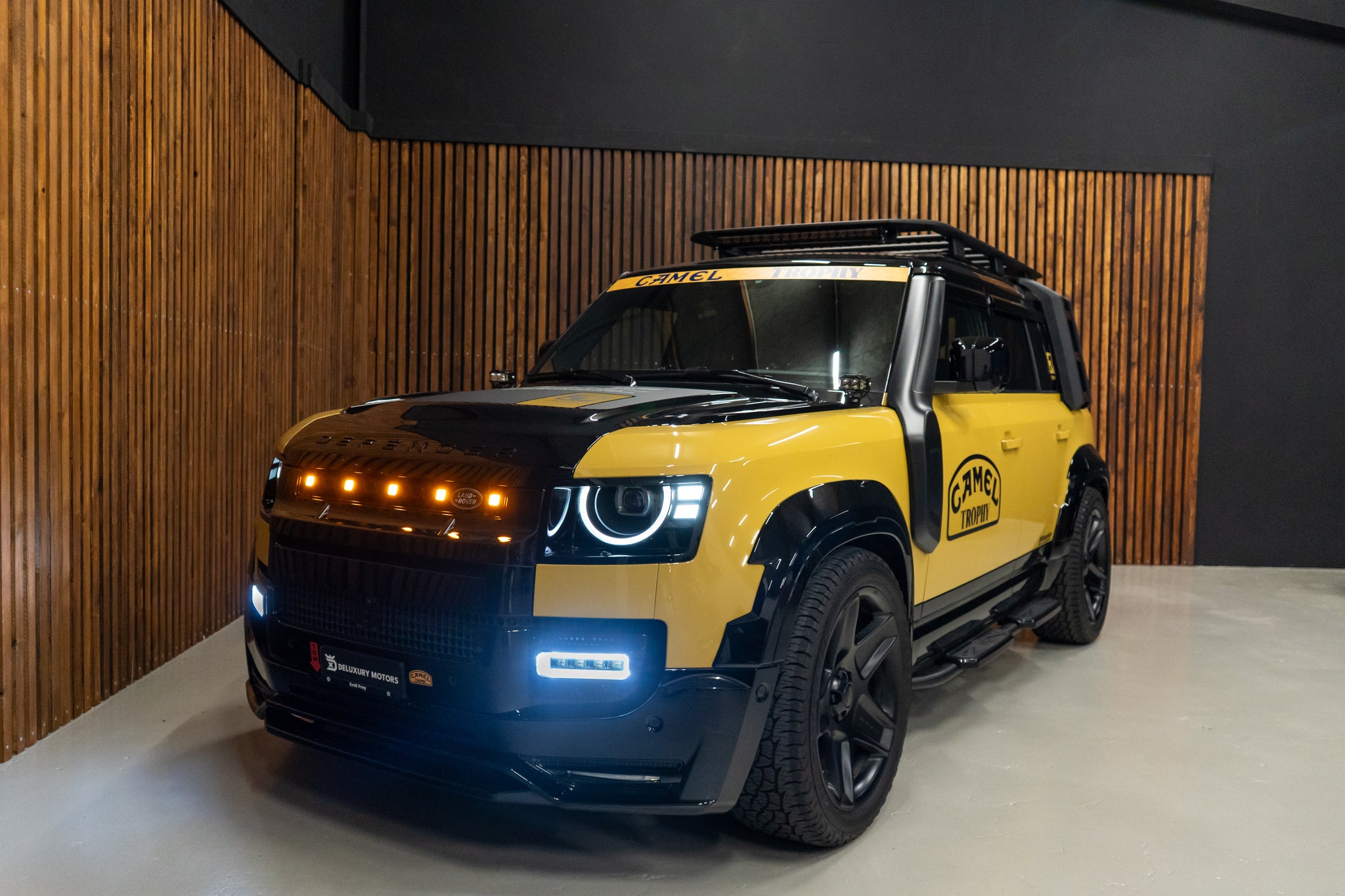 Land Rover Defender L663 - LED Grille (orange)