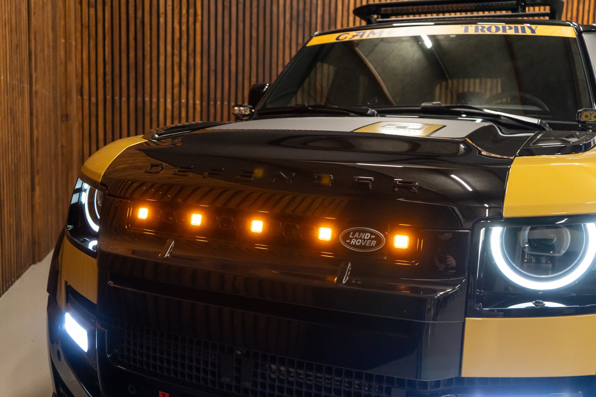 Land Rover Defender L663 - LED Grille (orange)