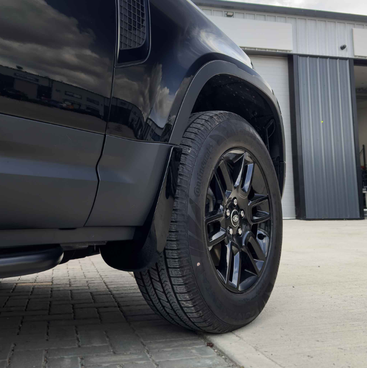 Land Rover Defender Kotschutzlappen schwarzglanz