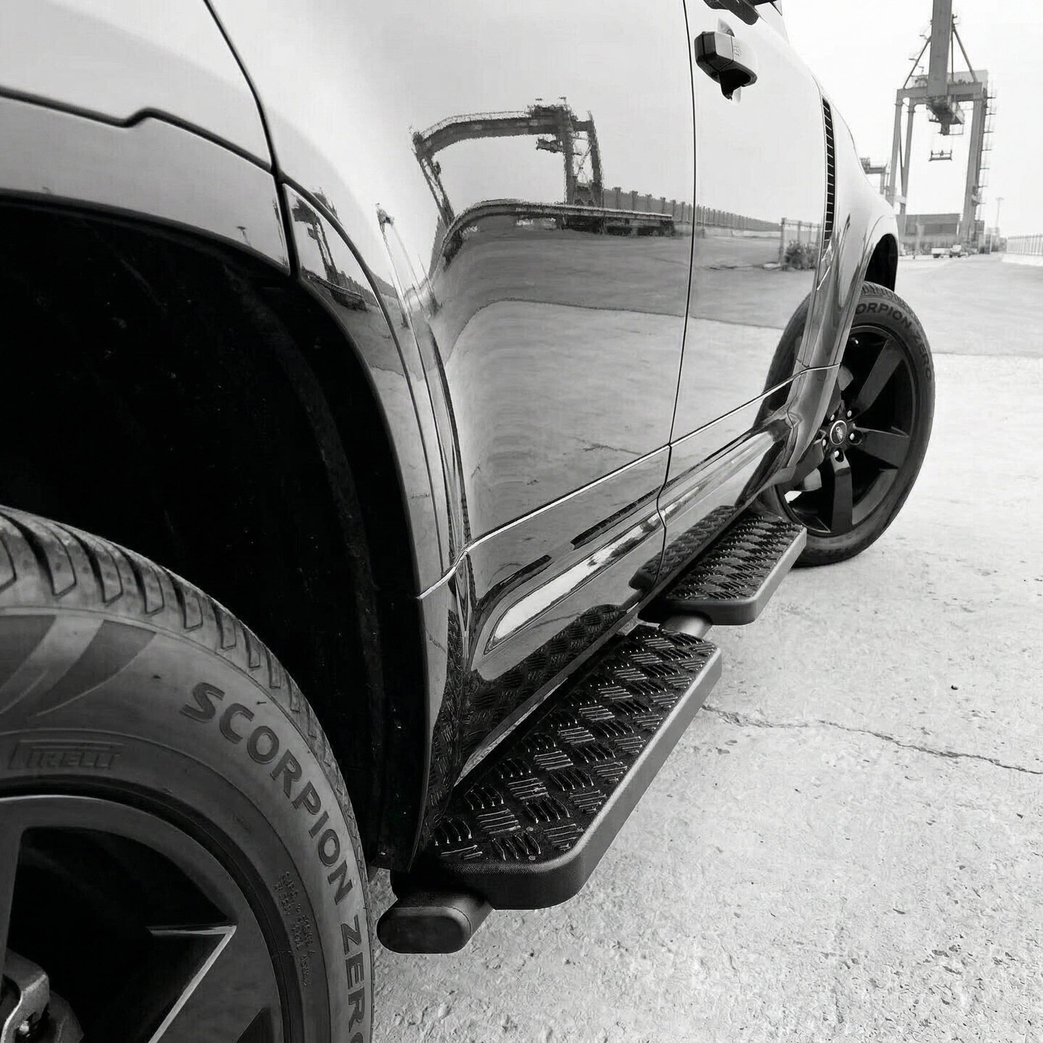 Land Rover Defender 110 Sidesteps schwarzglanz - DLX Design
